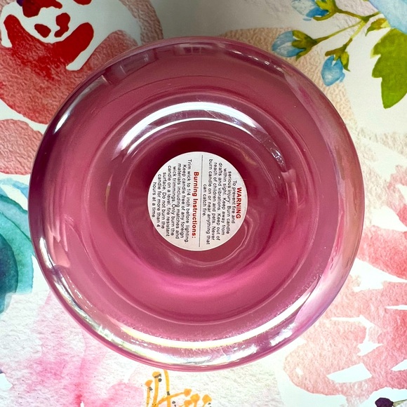 Strawberry Summer Getaway Candle - Picture 3 of 5